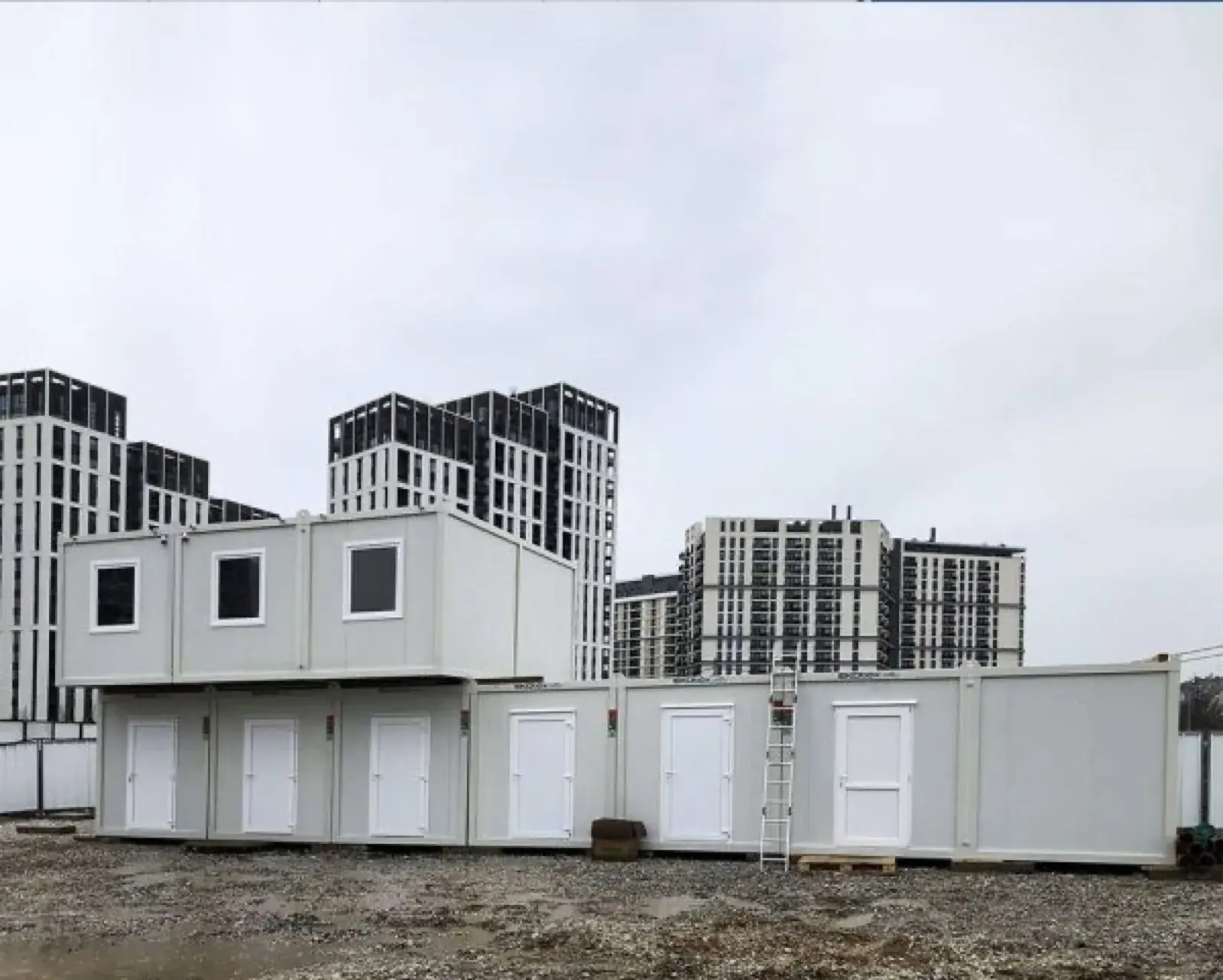 Alloggi modulari per un campo container