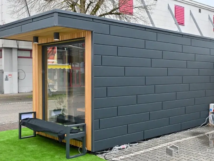 Container con rivestimento scuro in alluminio