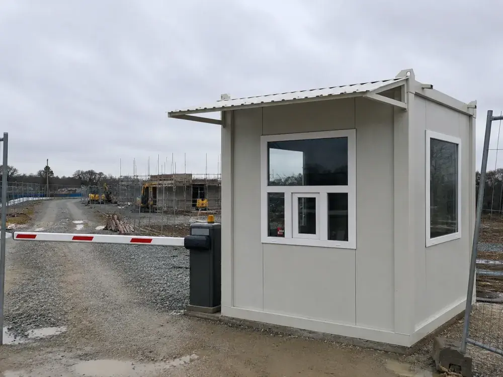 Container portineria all’ingresso di un cantiere