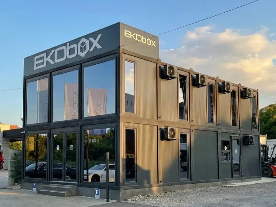Complesso di container su due piani