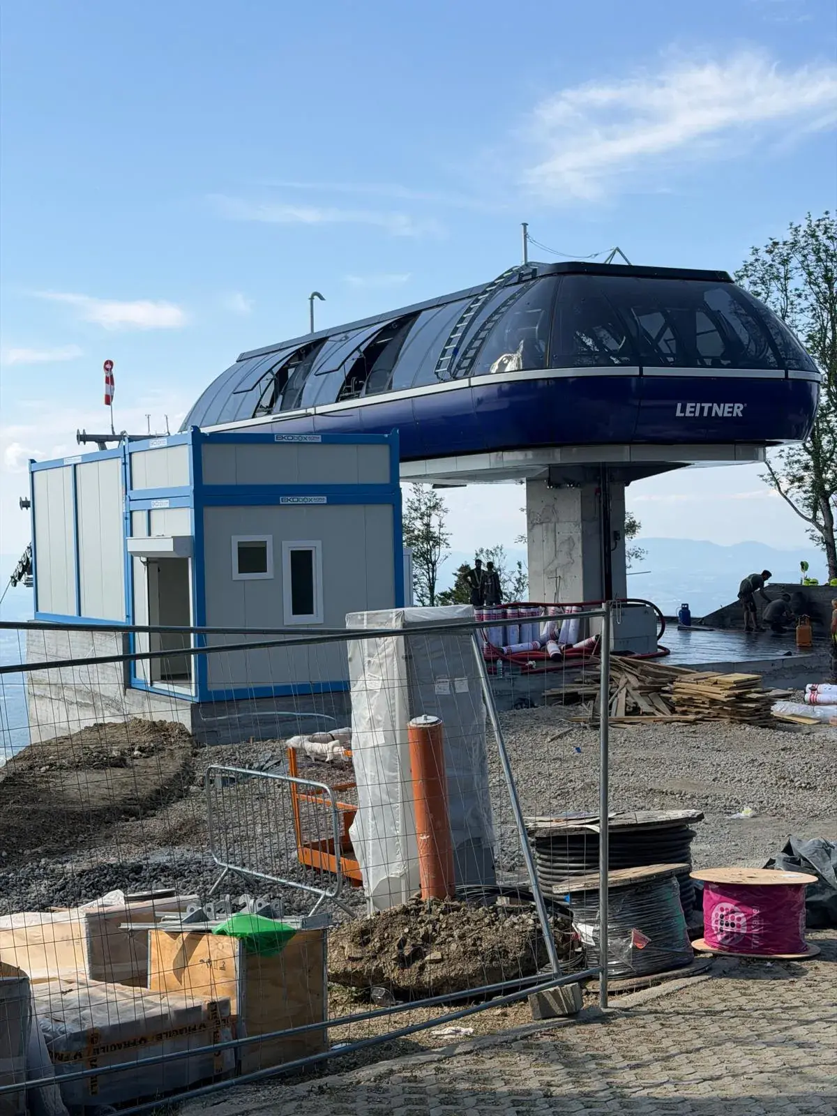 Container EKO BOX accanto alla stazione della nuova seggiovia sullo Sljeme