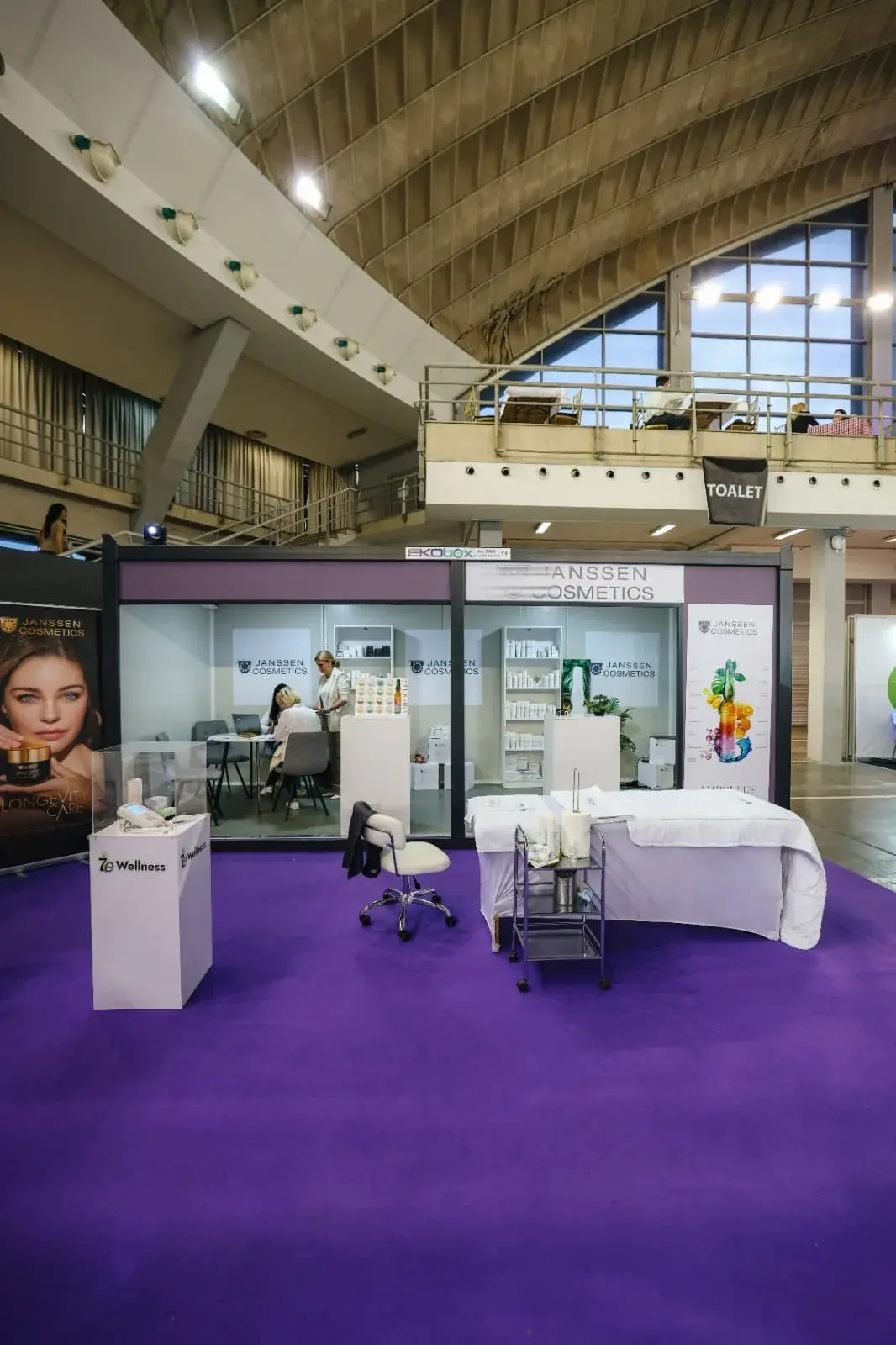 Container espositivo usato come stand in fiera