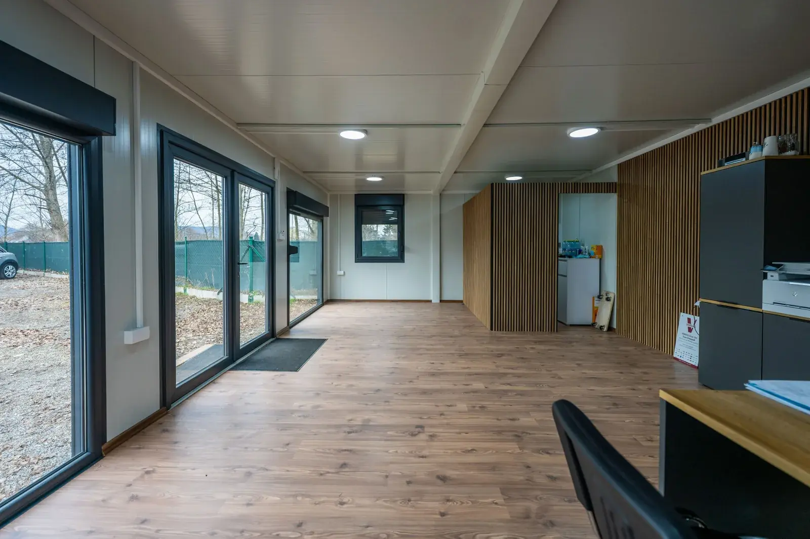 Container ufficio con fronte vetrato