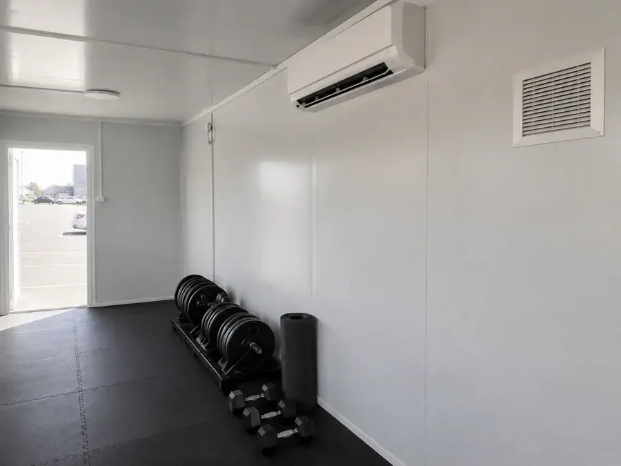 Climatizzatore e griglia di ventilazione in un container fitness