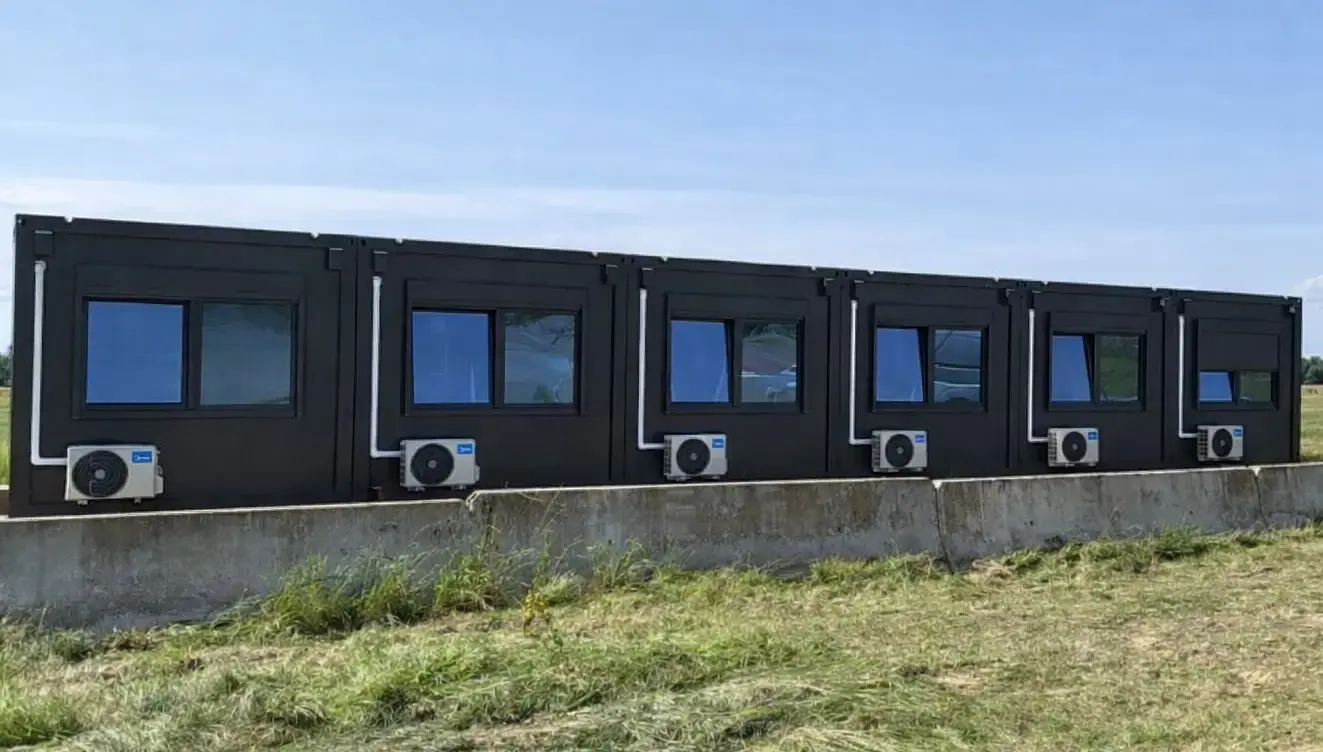 Insediamento in container con climatizzatori