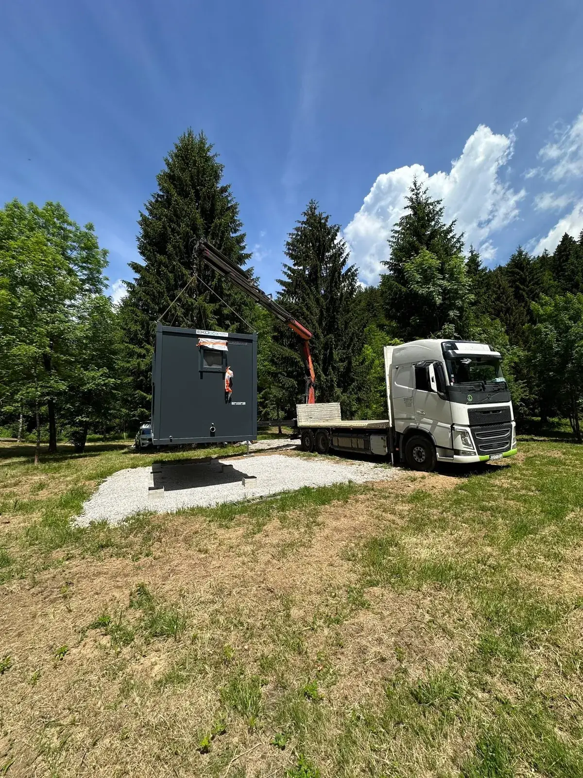 Container abitativo EKO BOX in un bosco