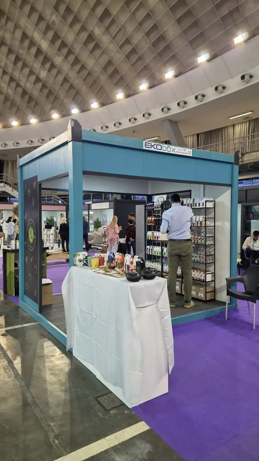 Stand espositivo in container a una fiera