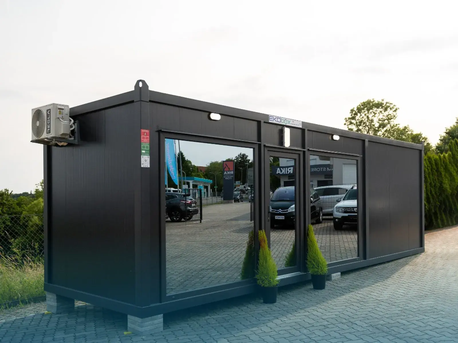 Superfici esterne personalizzate di un container espositivo